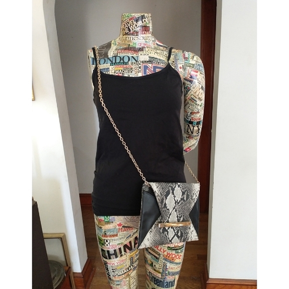 Snake Print Crossbody/Clutch With Gold Hardware. - Picture 3 of 7